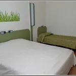 מלון Kyriad Direct Lyon Nord -