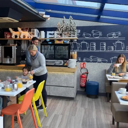 Kyriad Direct Lyon Nord - Szálloda 2*
