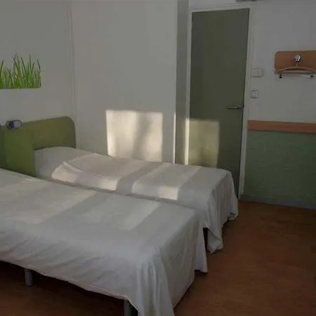 Kyriad Direct Lyon Nord - Otel