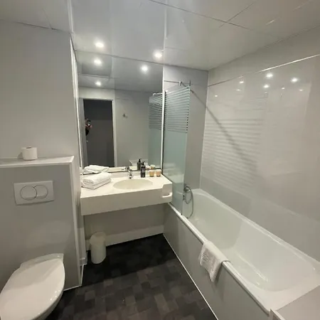 Hotel Kyriad Direct Lyon Nord - 2*