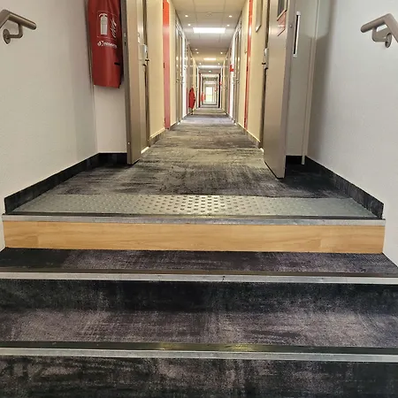 Kyriad Direct Lyon Nord - Otel