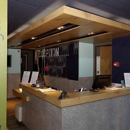 Otel Kyriad Direct Lyon Nord - 2*