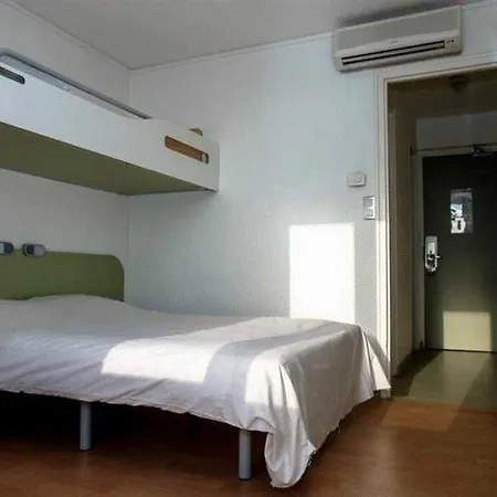 Kyriad Direct Lyon Nord - Otel 2*